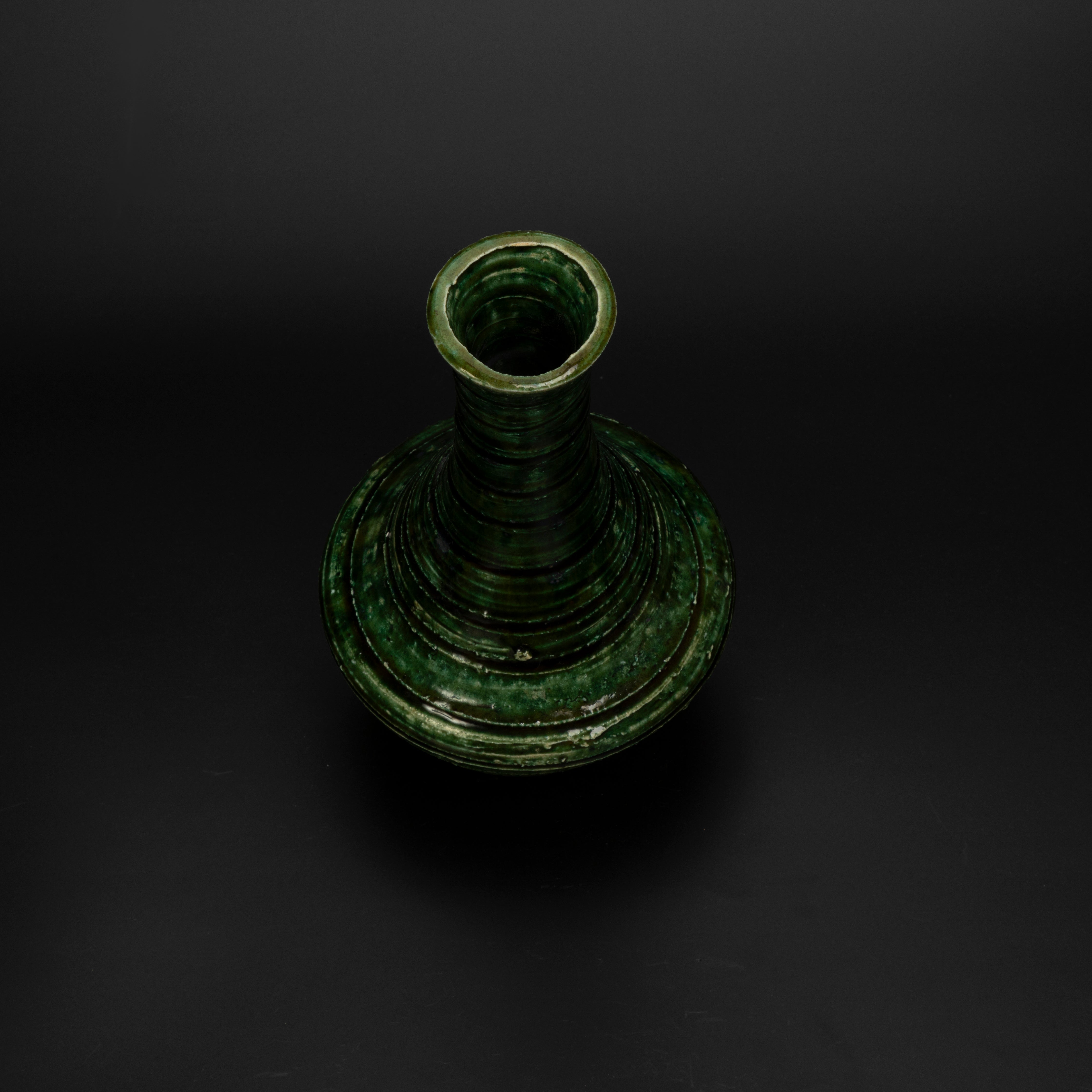 織部花入 自然の息吹を受ける美の花器