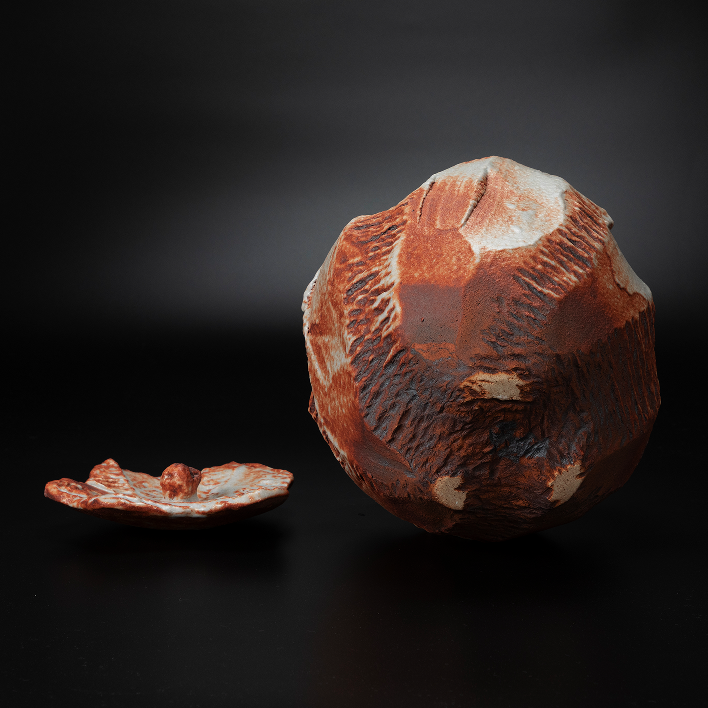 志野水指｜日本の四季を映す伝統的な陶磁器アート