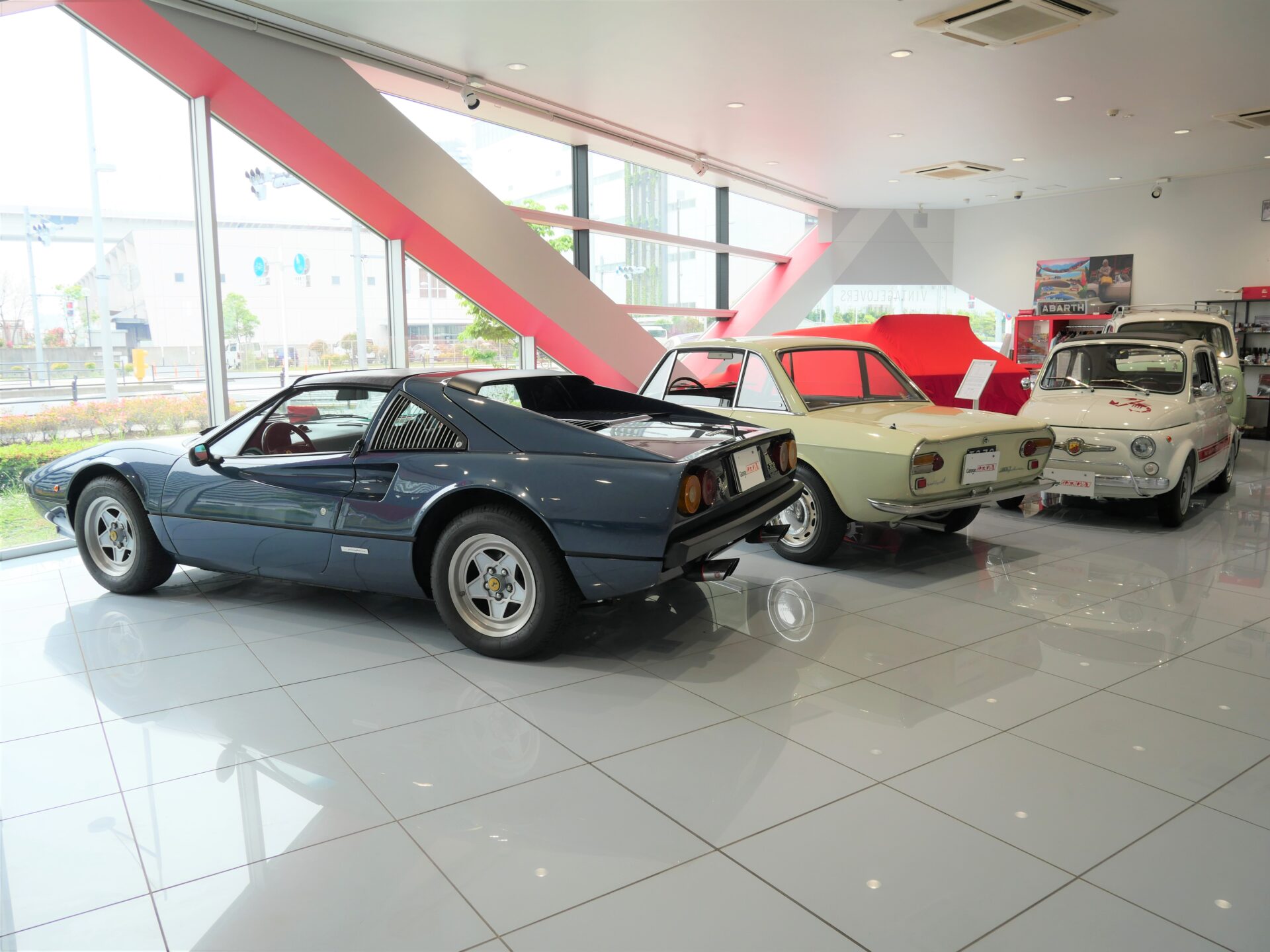 必見！ショールーム展示中 フェラーリ 308 GTS クアトロバルボーレ