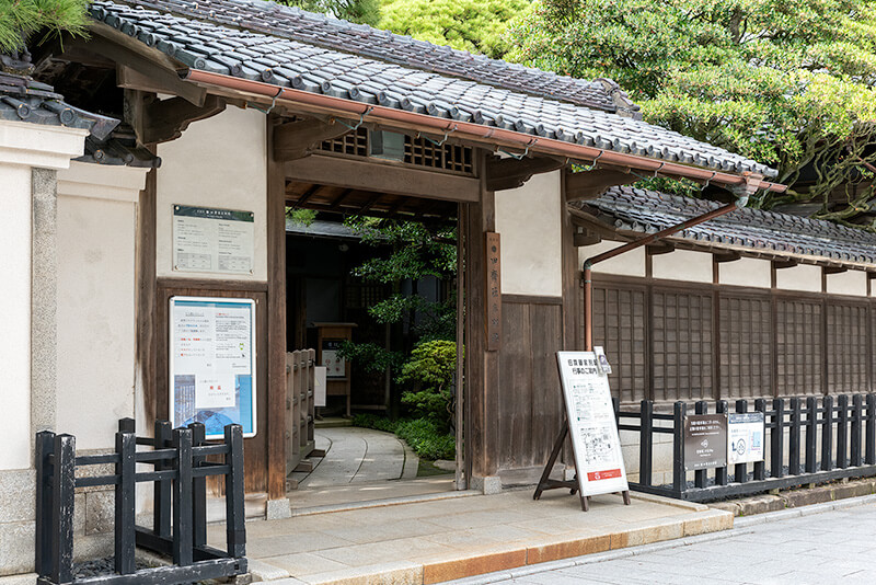 旧齋藤家別邸 額縁庭園を眺めながら抹茶を頂ける -庭園ガイド