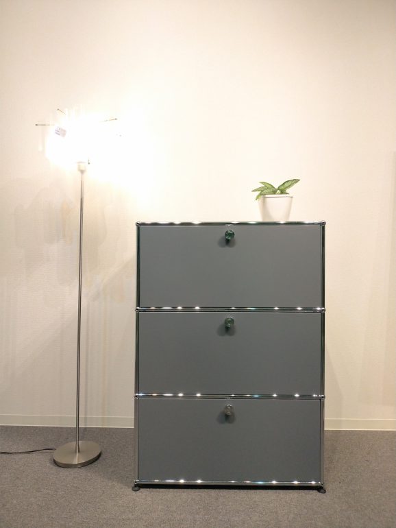 □USMモジュラーファニチャー□USMハラー キャビネット 1列3段 扉付き