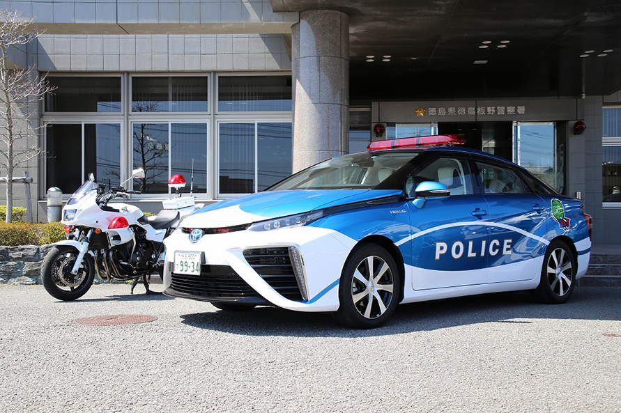 MIRAI」がパトカーに！ 日本初の燃料電池パトカーを導入した徳島県警