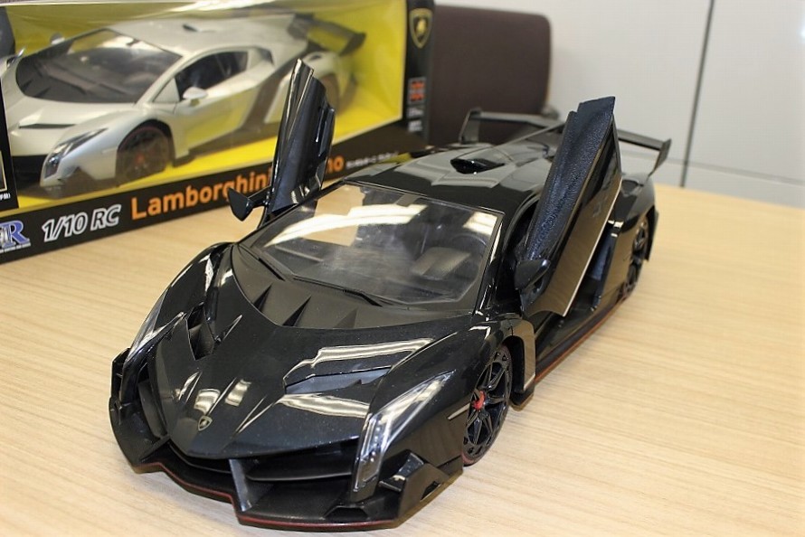 黒いヴェネーノ」が登場！ 緻密に再現された1/10のランボルギーニ