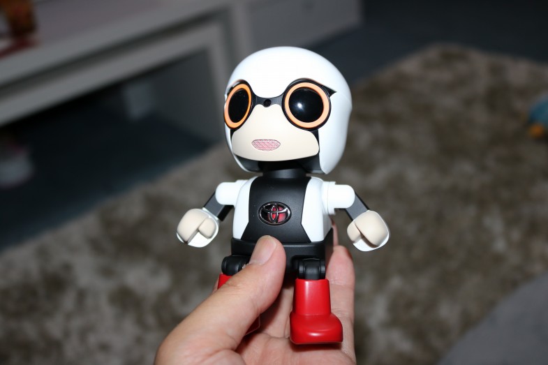 まさかの珍回答も！？話題のロボット『 KIROBO mini 』が家にやってき