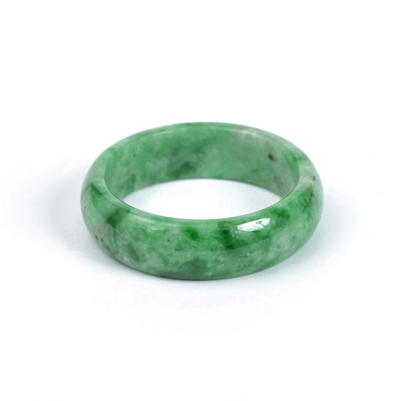 22号 ミャンマー産本翡翠くりぬきリング｜マライカ公式通販