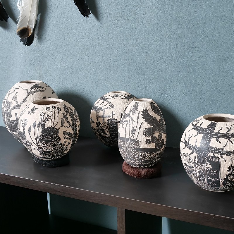 マタ・オルティス陶器 by Adrian corona Trillo カラベラ ボール型 壺