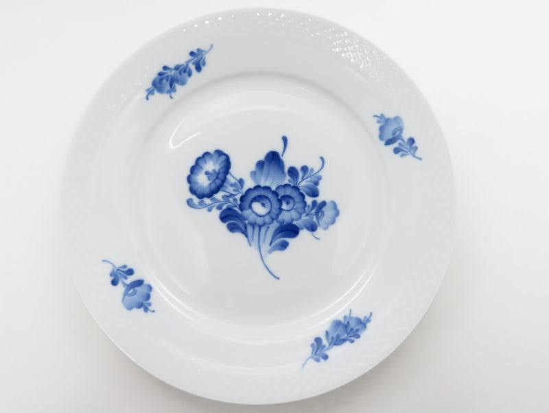 ロイヤルコペンハーゲンのブルーフラワーは3種類。写真を交えて徹底比較。