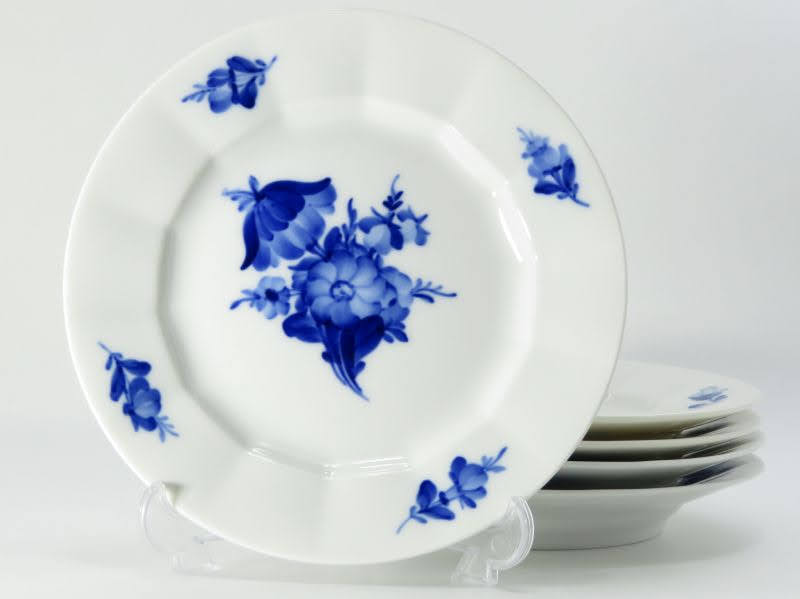 ロイヤルコペンハーゲンのブルーフラワーは3種類。写真を交えて徹底比較。
