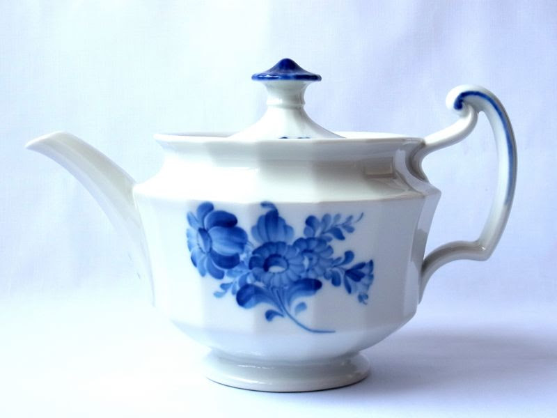 ロイヤルコペンハーゲンのブルーフラワーは3種類。写真を交えて徹底比較。