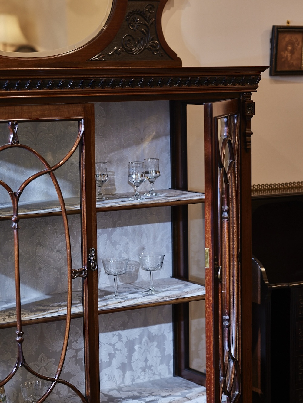 アンティーク家具の選び方 | アンティークショップ ジェオグラフィカ