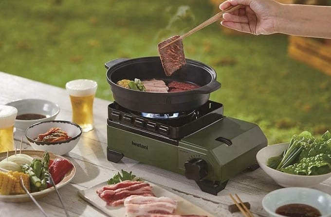 手軽に使えるカセットガスコンロはキャンプで大活躍♪アウトドアに持っ