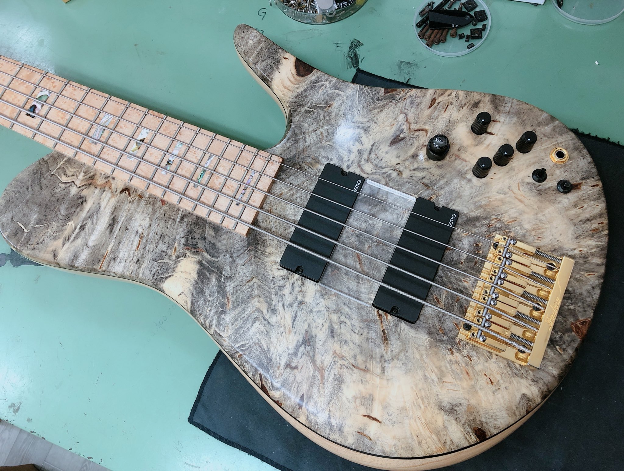 プロ愛用者多数のGIBでオーダーできるフィンガーランプとJBなどに