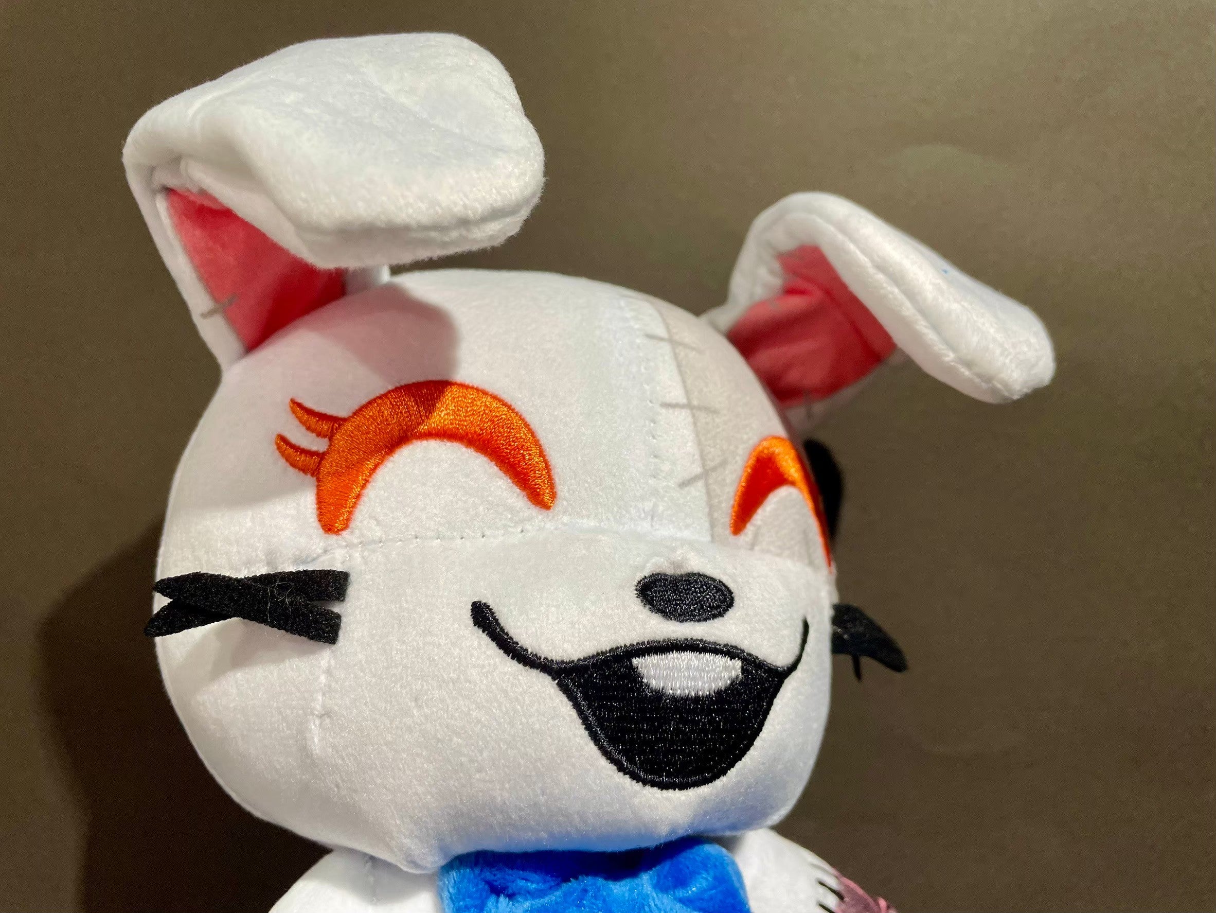 Youtooz Five Nights at Freddy's ぬいぐるみ（バニー） – インフォ