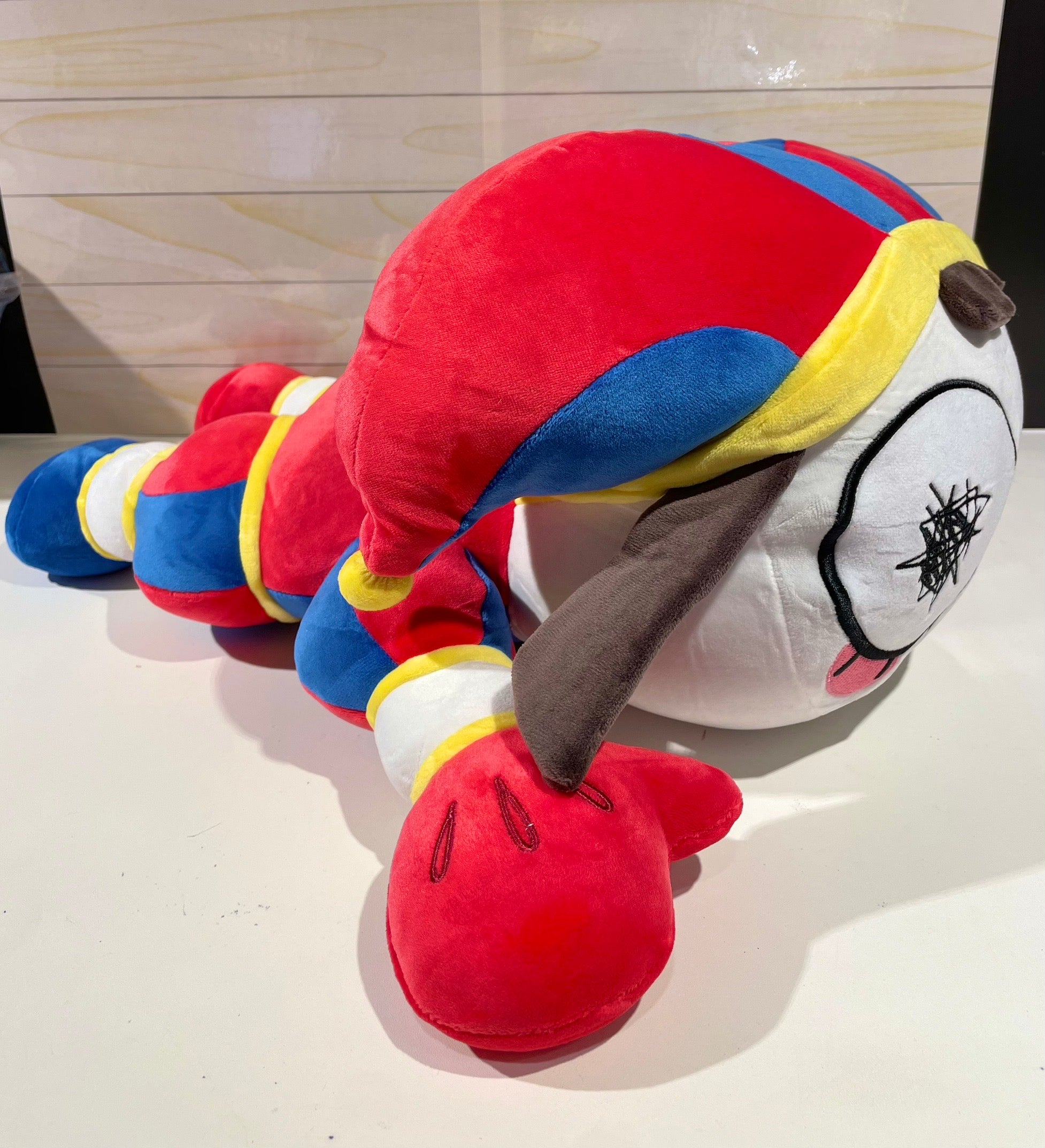 アメイジングデジタルサーカス ビッグぬいぐるみ（ポムニ） – インフォ