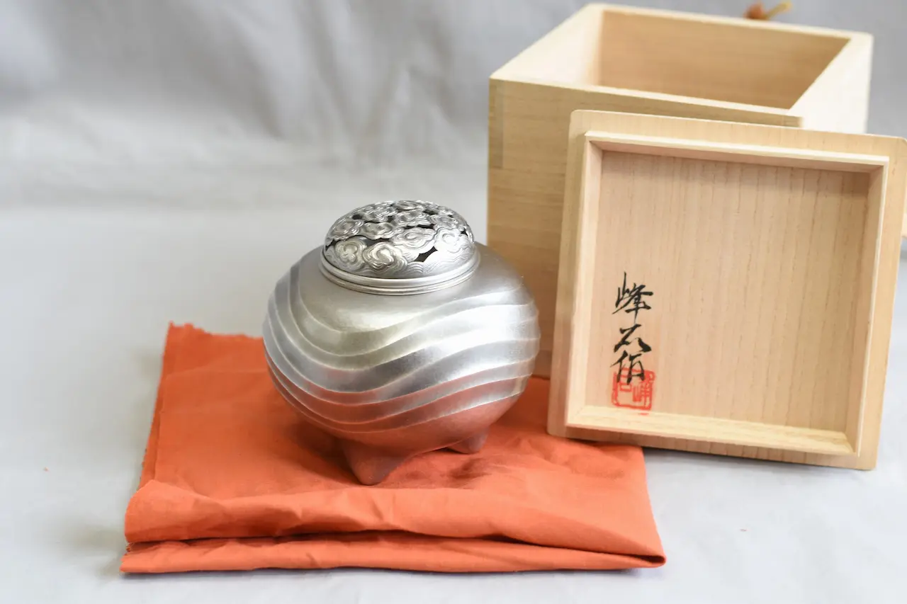 奥山峰石作・香炉『南鐐 雲水文』 ｜ 内藤銀器製作所