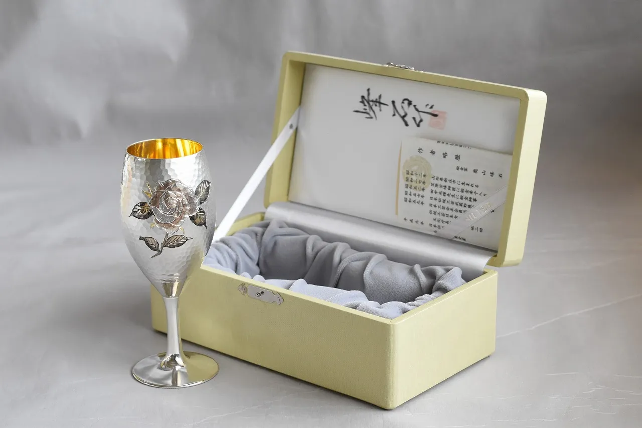 奥山峰石作・ワイングラス『バラ』 ｜ 内藤銀器製作所