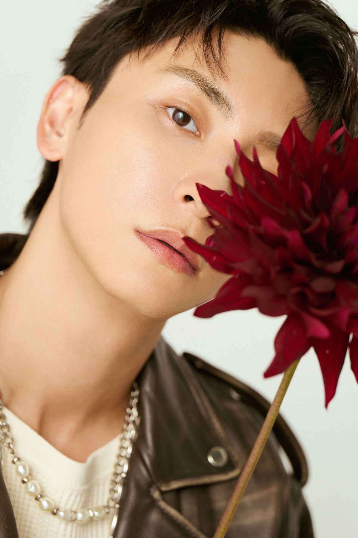 自由に自分らしく生きていくために。與真司郎がフォトエッセイで綴る