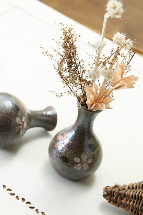 益子焼｜【益子焼】ミニ一輪挿し【炭化焼シリーズ】【紅白さくら模様