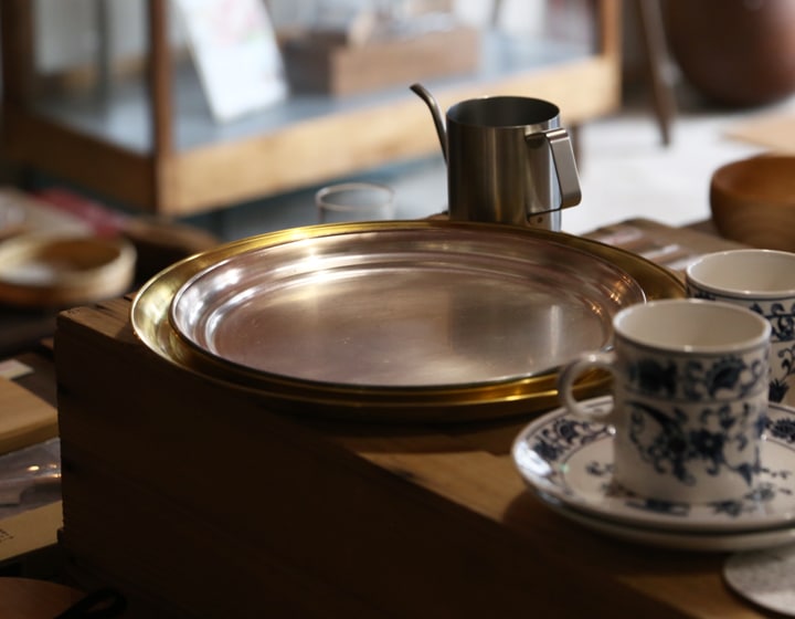 東屋 お盆 真鍮銀めっき 小 | すべての商品 | がらんどう｜手仕事品の