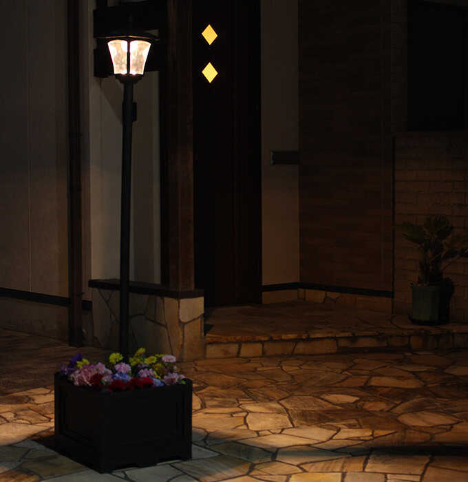 ソーラーライト 屋外 防水 外灯 おしゃれ 街灯 四角いプランター付き