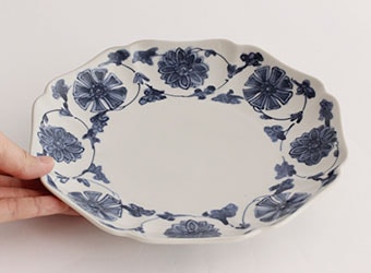 九谷美陶園 七寸皿（染付花車文様）｜九谷焼のうつわ｜和食器通販 じろや