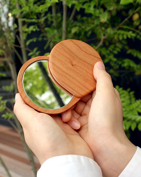 Compact Mirror」おしゃれでかわいいコンパクトな木製スライドミラー