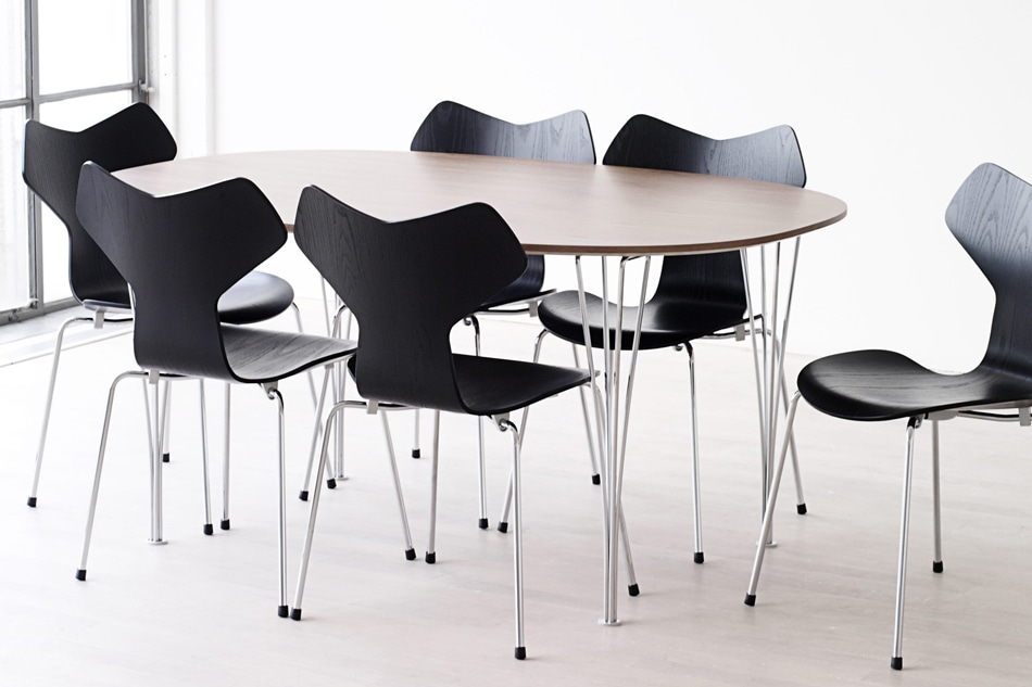 B616 Super-Elliptical table（スーパー楕円テーブル） / FRITZ HANSEN