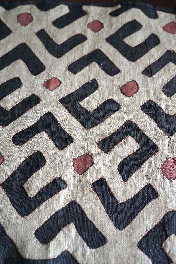 アフリカコンゴクバ族のラフィアのアップリケ敷物 395×59cm ge-756の