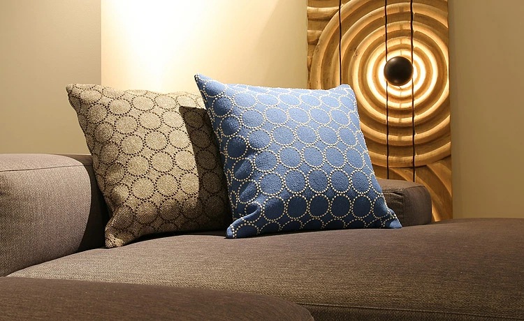 クヴァドラ生地 クッションカバー 45×45cm タンバリン ハリンダル