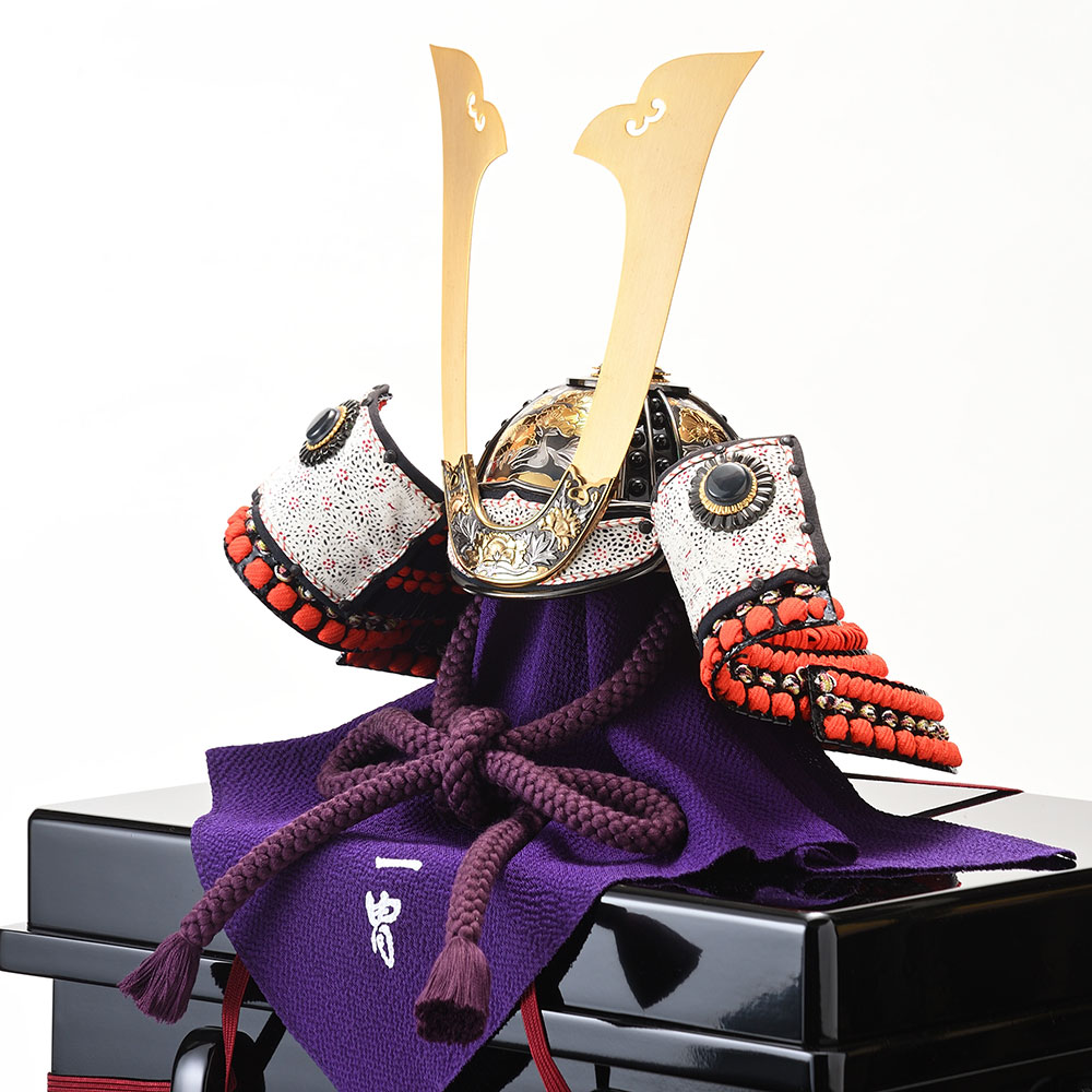 真多呂人形 | 五月人形,一冑作 兜飾り 一冑作 二分の一 彫金兜飾り