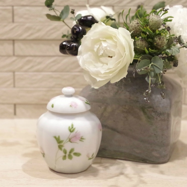 骨壷 全商品一覧,深川製磁製骨壷深川製磁ミニ骨壷 【ピンクローズ】桐