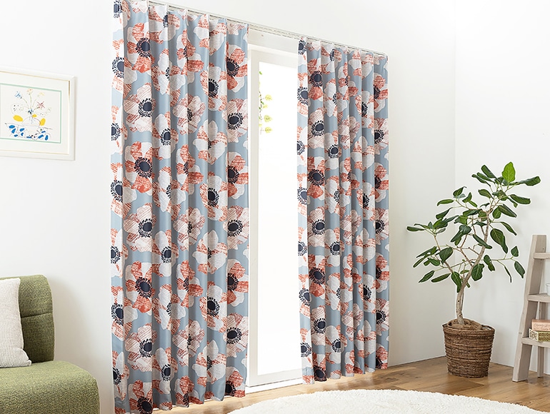 北欧調でポップな花柄の防炎2級遮光カーテン HYGGE「マルタン」レッド