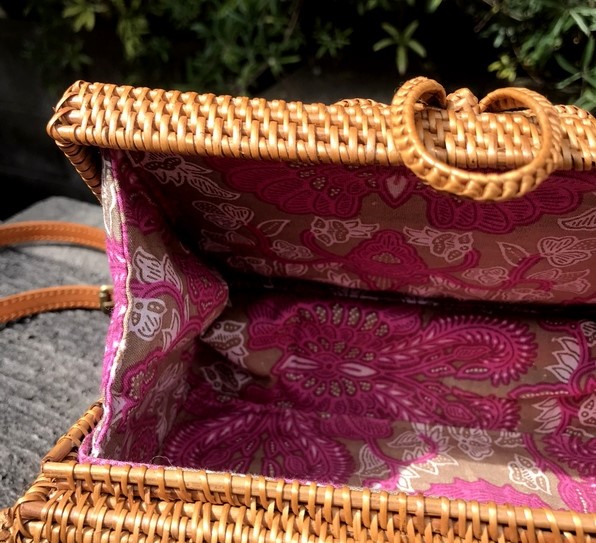 かごバッグ／アタショルダーバッグ ／バティック布の内張り付／バリ島