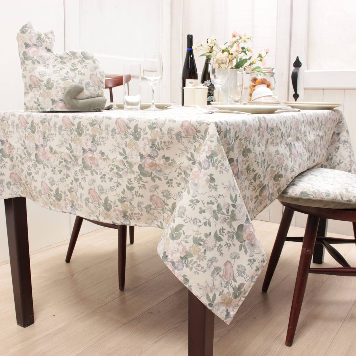 花柄プリント テーブルクロス 約130×230cm [Belle Heure]｜インテリア