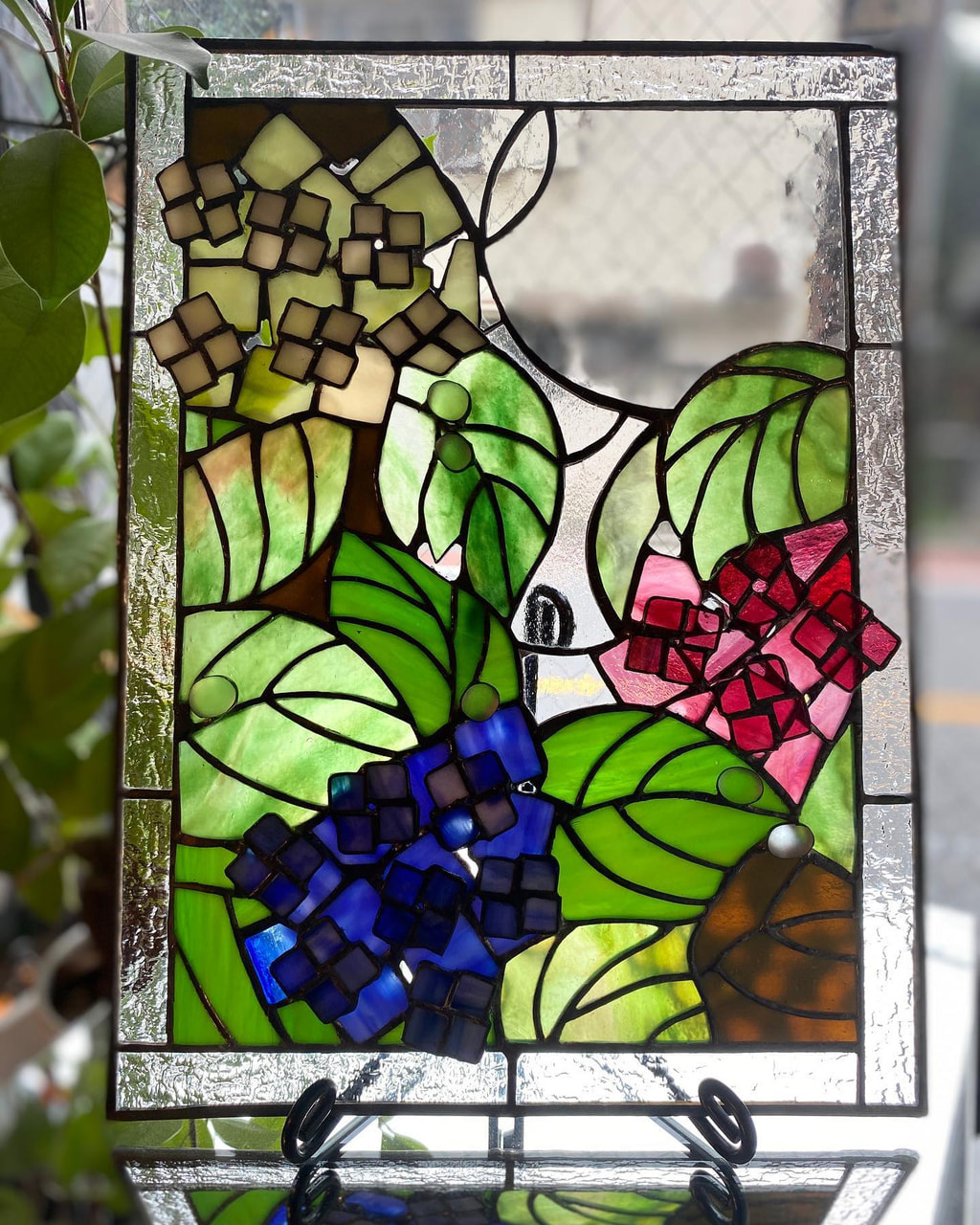 遠藤ともみさん 作 ステンドグラスで紫陽花パネル | 生徒作品