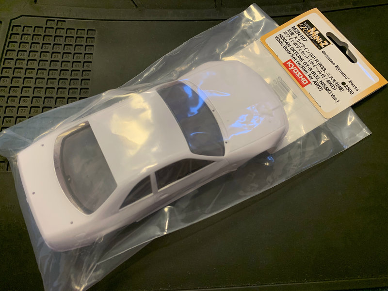 MINI-Z(ミニッツ)走行日誌 GT-Rニスモ(R33)のボディを作る