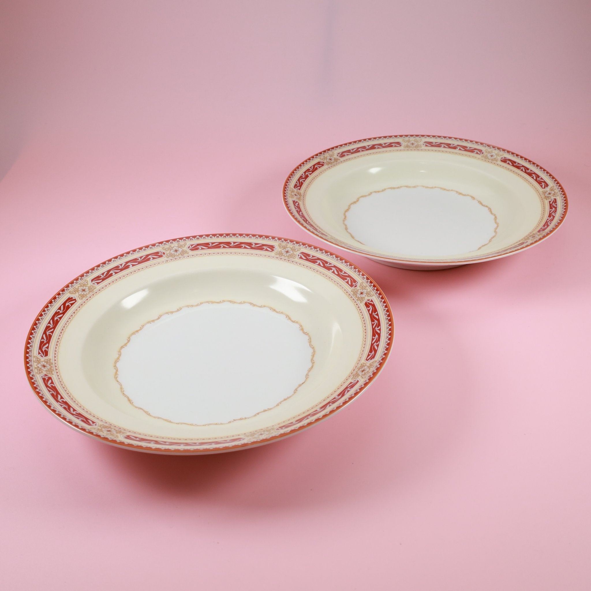 東洋と西洋の模様交響曲：ノリタケが奏でる絶妙なる装飾の世界