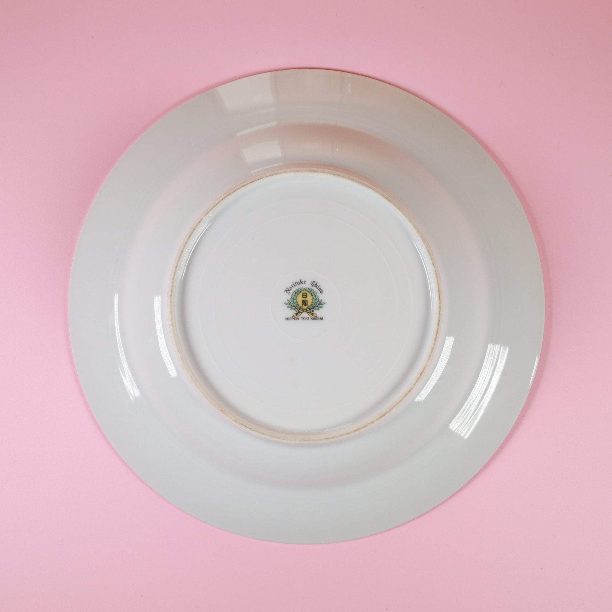 東洋と西洋の模様交響曲：ノリタケが奏でる絶妙なる装飾の世界