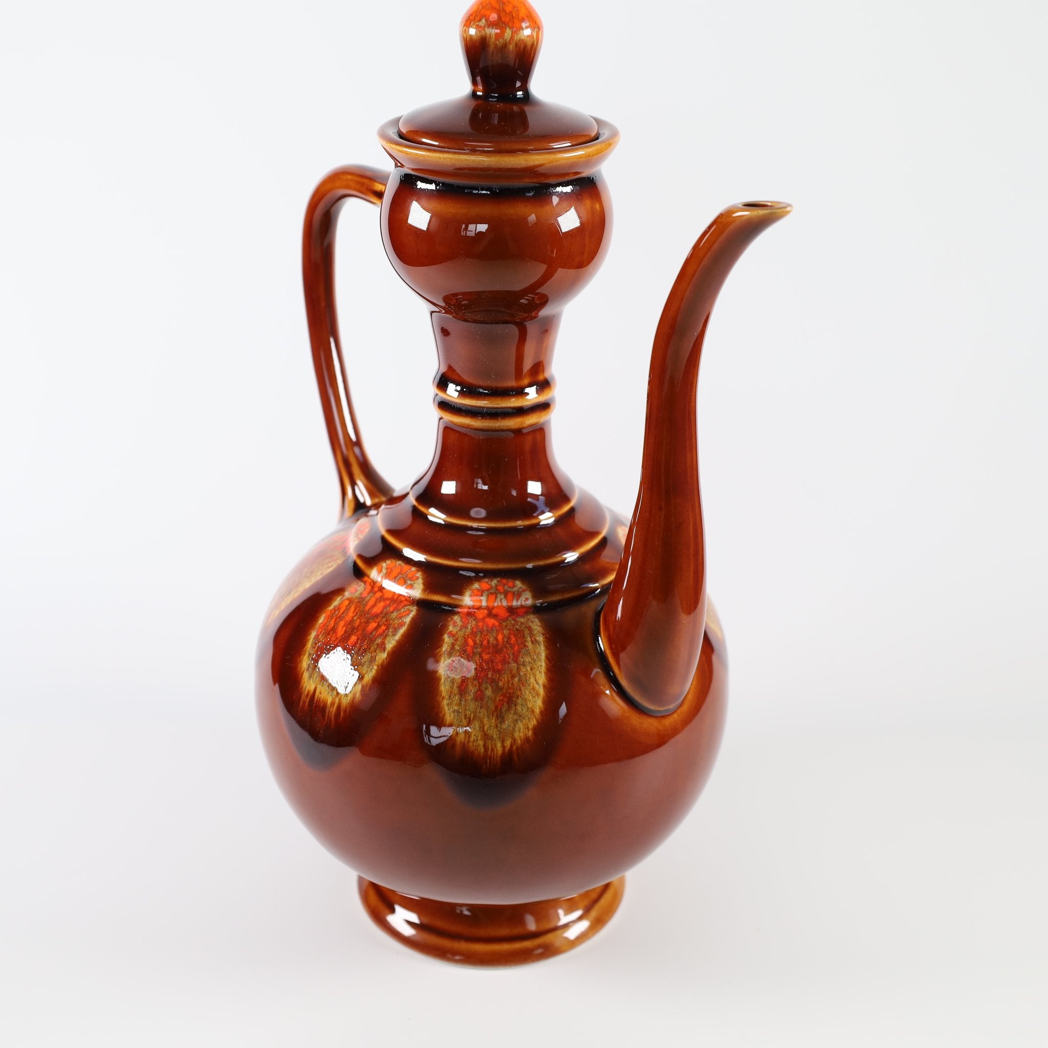 夕陽の調べ 〜 昭和の職人が育んだ赤褐色の釉薬、和モダンな水差し