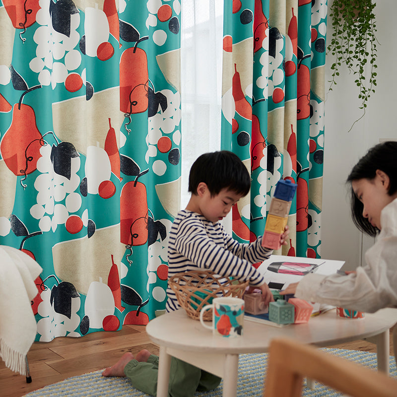 レトロポスターからインスピレーションを受けたフルーツ柄遮光2級