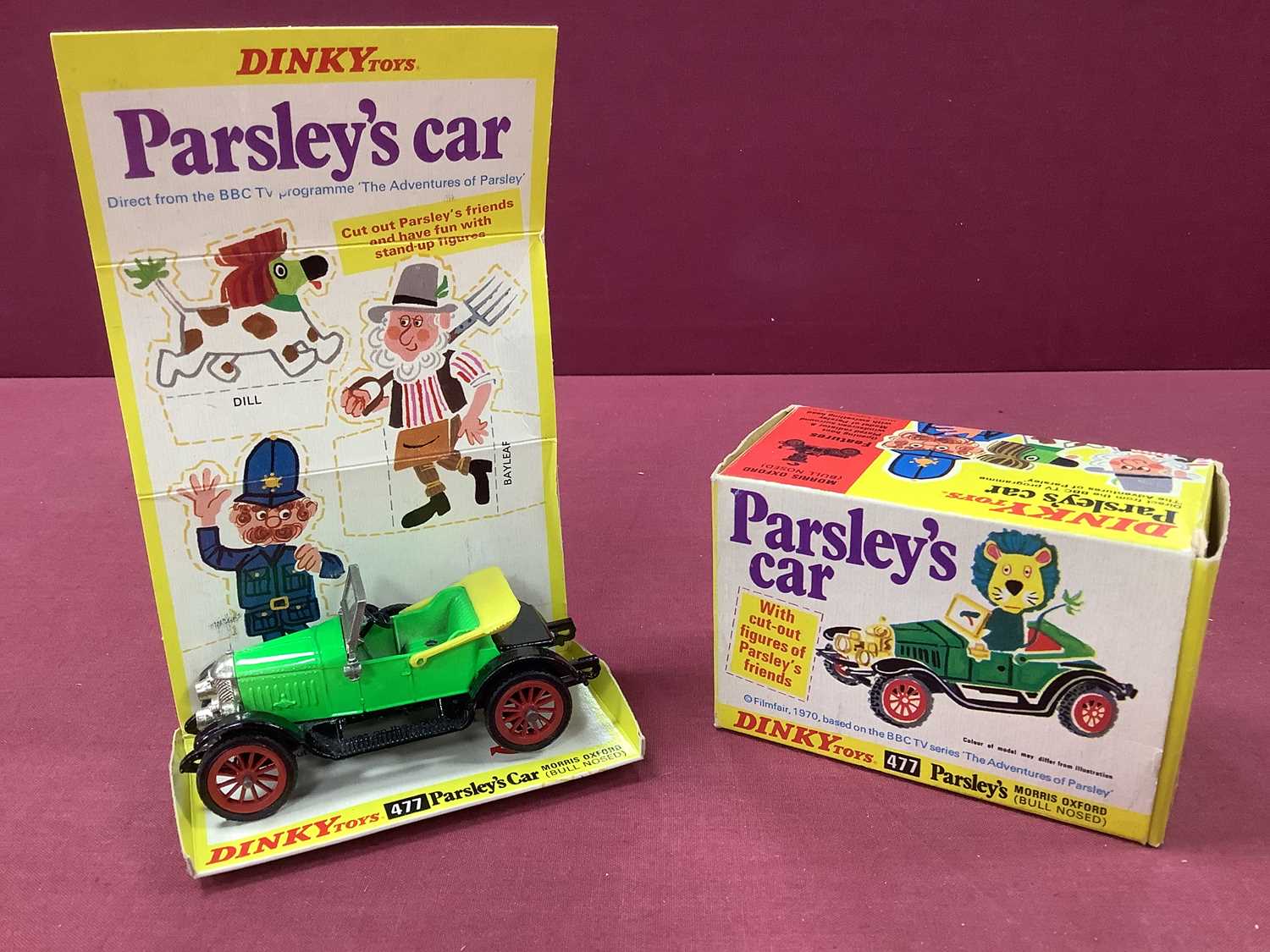 Lot 913 - Dinky Toys #477 Parsley's Car Morris Oxford
