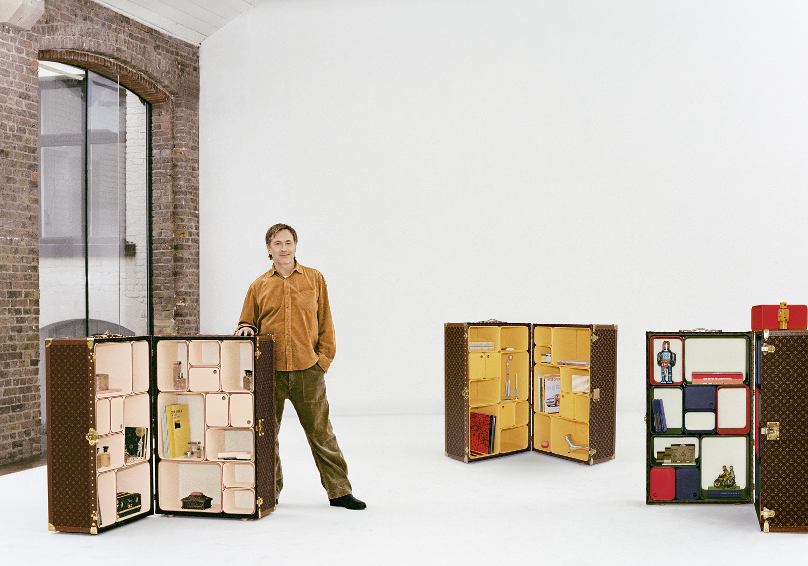 ルイ・ヴィトン×マーク・ニューソン】トランク型ディスプレイケース