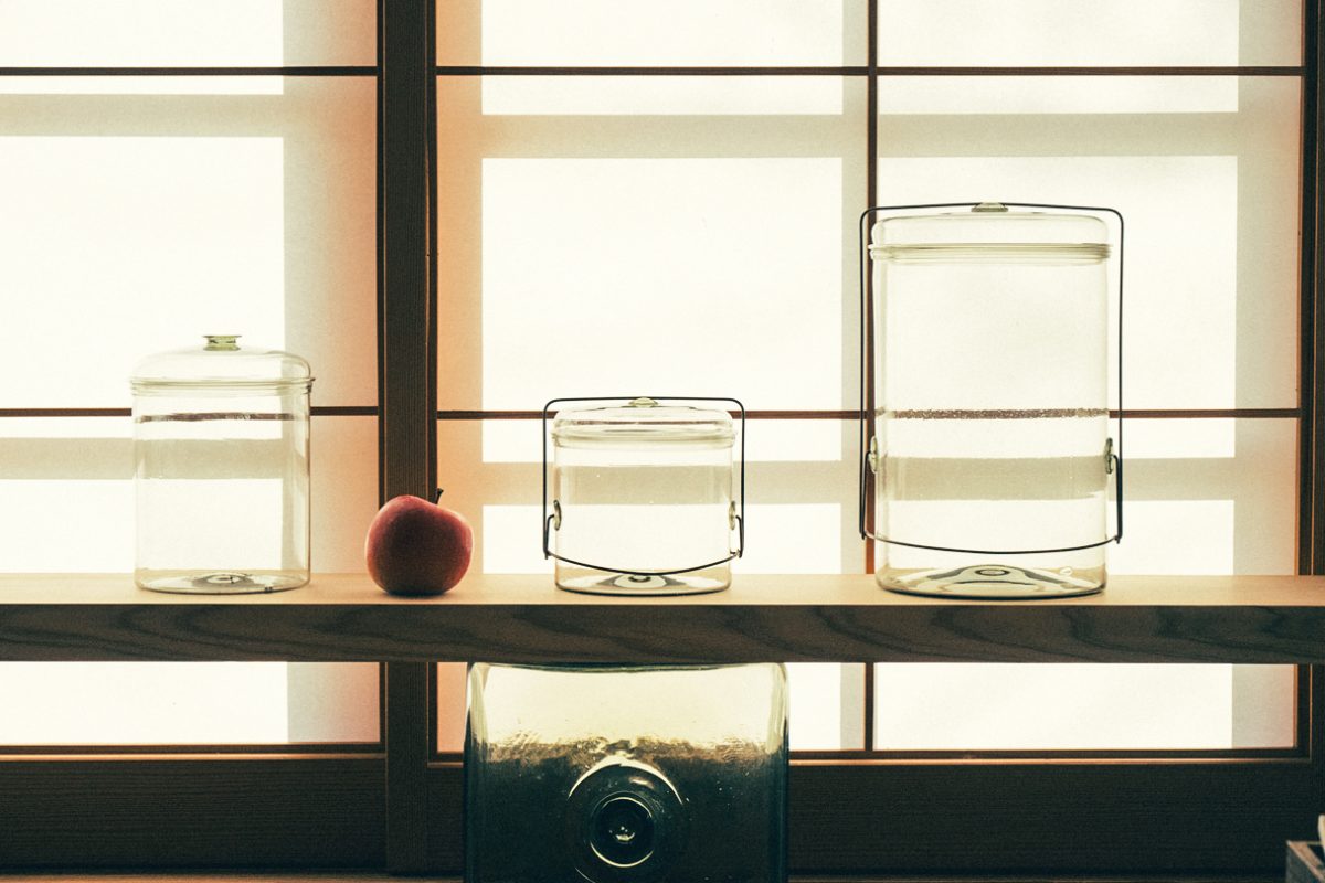 究極の日用品を体現した、人気ガラス作家「ピーター・アイビー」の