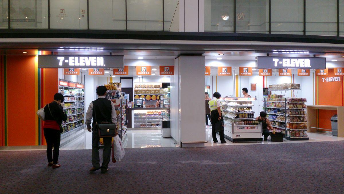 香港】香港空港 T1到着ホールに、セブンイレブン オープンー手続き待ち