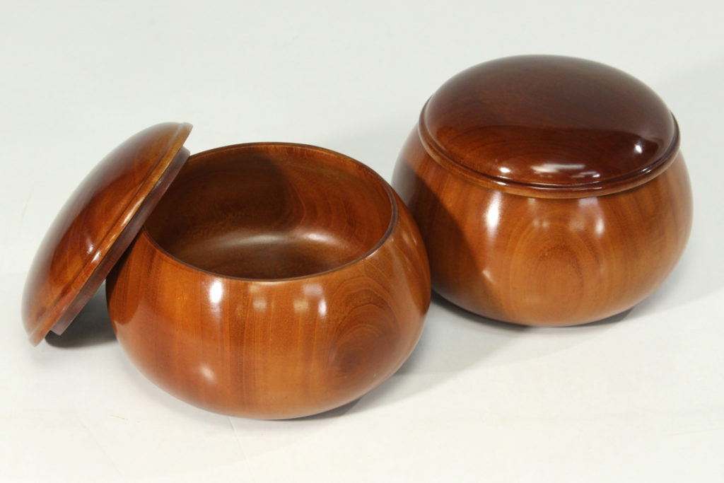 本桂｜碁盤40号脚付 3点セット｜本蛤碁石28号／新桜碁笥