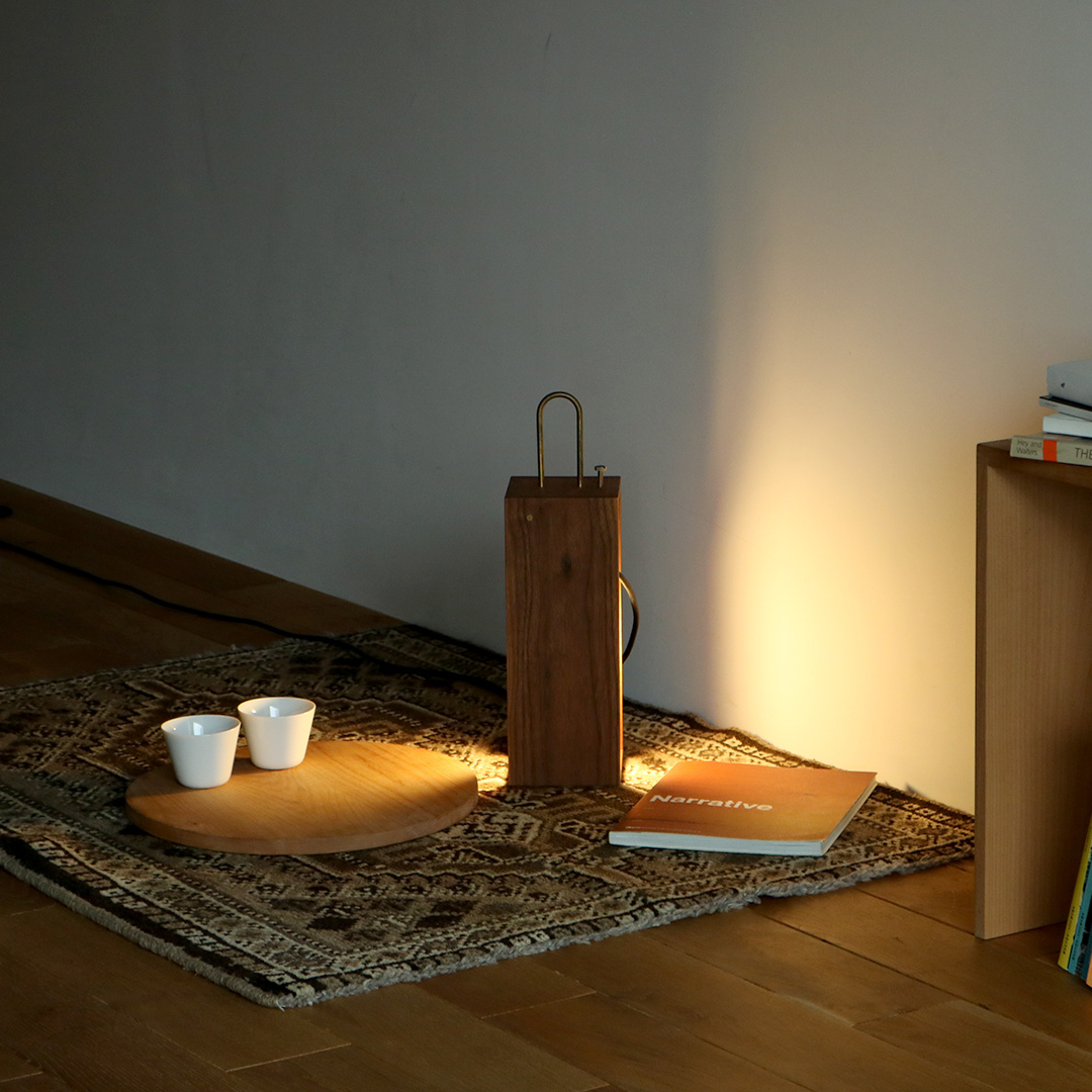 Clamp［クランプ］｜フロアスタンドライト・照明｜Narrative - graf