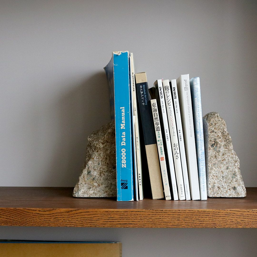 RS - ROCK END L sabi｜庵治石 ブックエンド・本立て｜AJI PROJECT