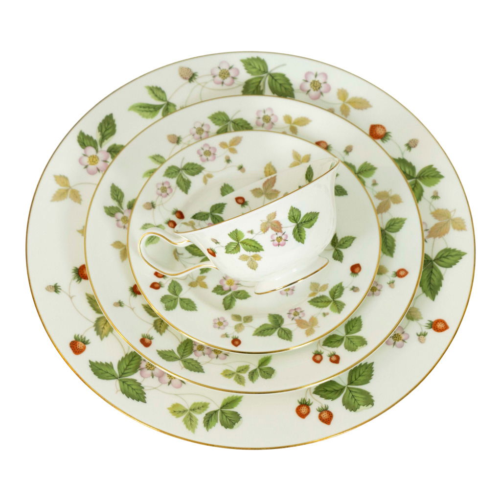 92 Piece WEDGWOOD Wild Strawberry China | Grandview Mercantile