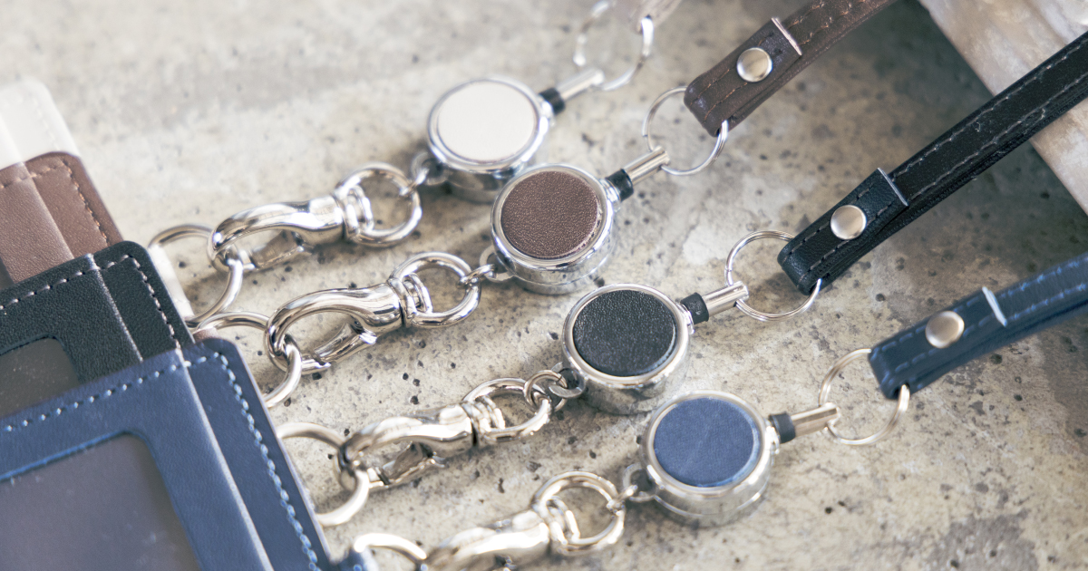 リール付き社員証ケースが記念品として人気な理由