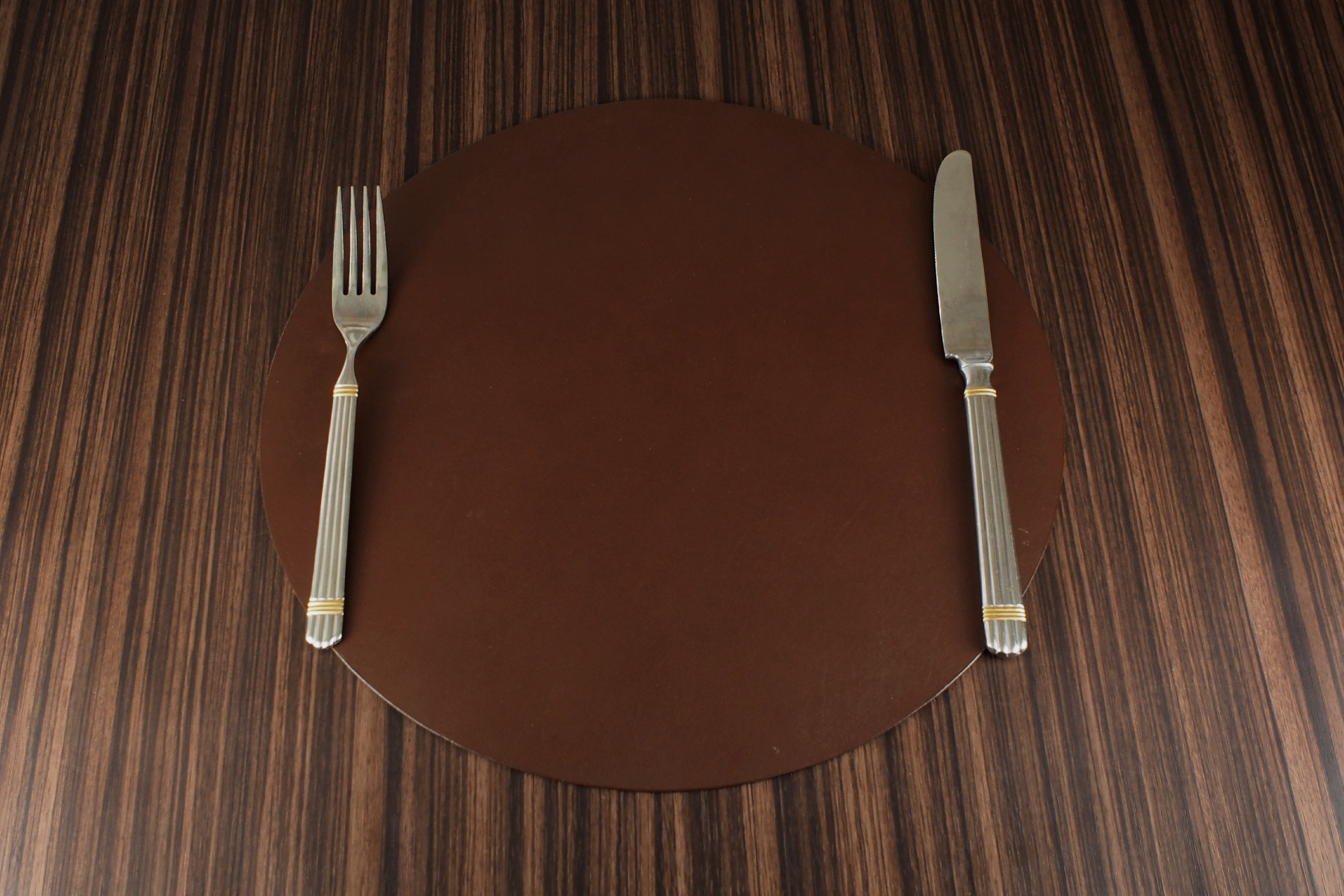 レザーランチョンマット ＜円形＞｜名入れ記念品＆高級ノベルティGRANESS